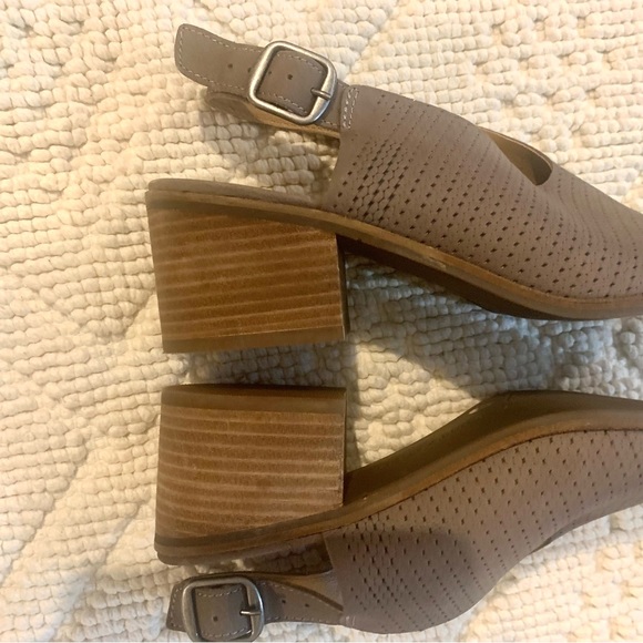 NWOB Lucky Brand Grey Perforated Slingback Stacked Heels - Picture 8 of 11